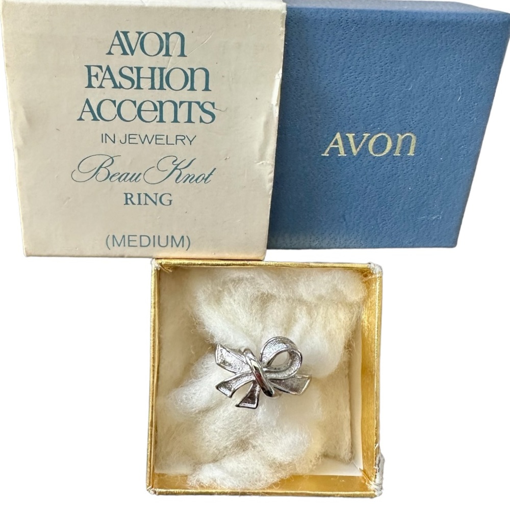 Vintage Avon 1975 Beau Knot Ring Size Medium Silver Tone Bow Ribbon Signed New